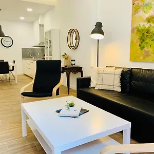https://homely-mlaga-luxury-atarazanas.1costadelsol.com